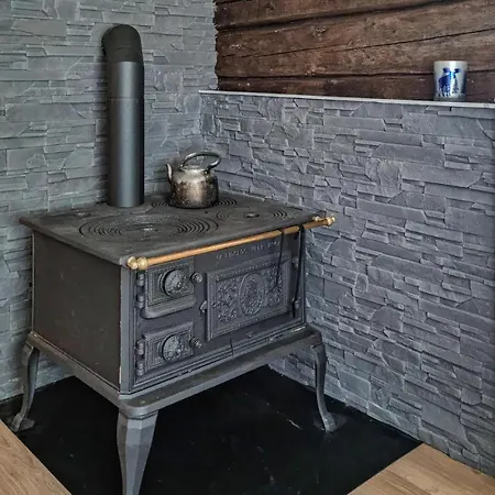 3 Bedroom Beautiful In Casa de Férias *