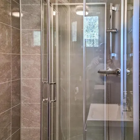 3 Bedroom Beautiful In بيت للعطل